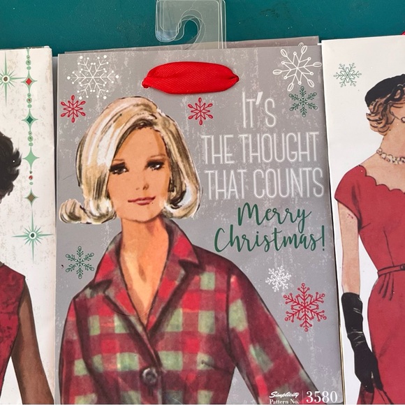 Vintage Simplicity Pattern Christmas Gift Bags 1 Red, 6 White & 4 Gray - Picture 2 of 2